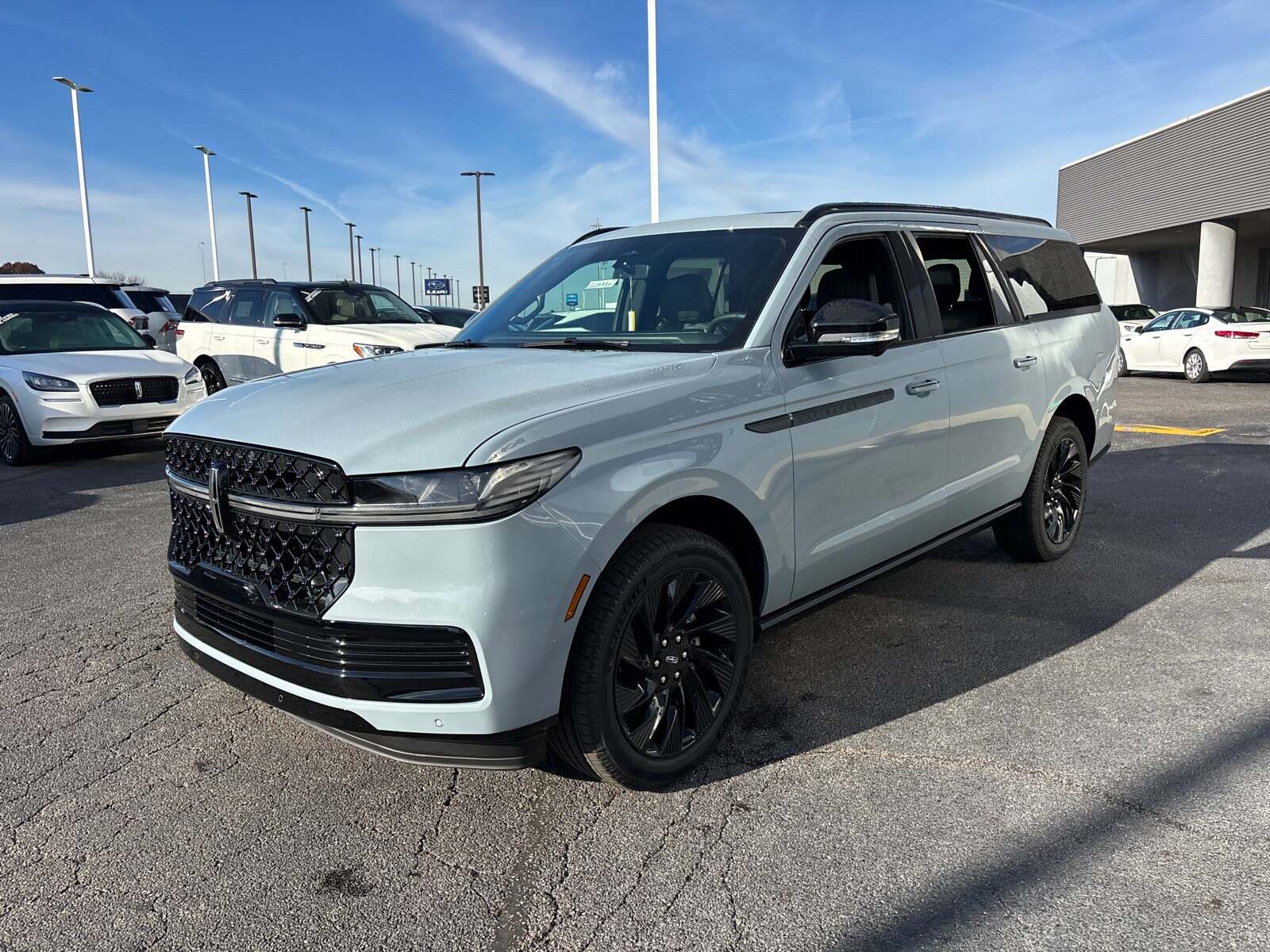 2025 Lincoln Navigator L Reserve photo 3