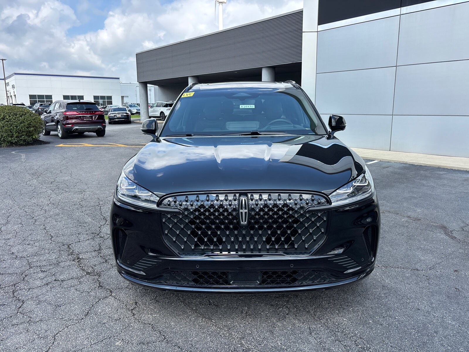 2025 Lincoln Aviator Black Label photo 2