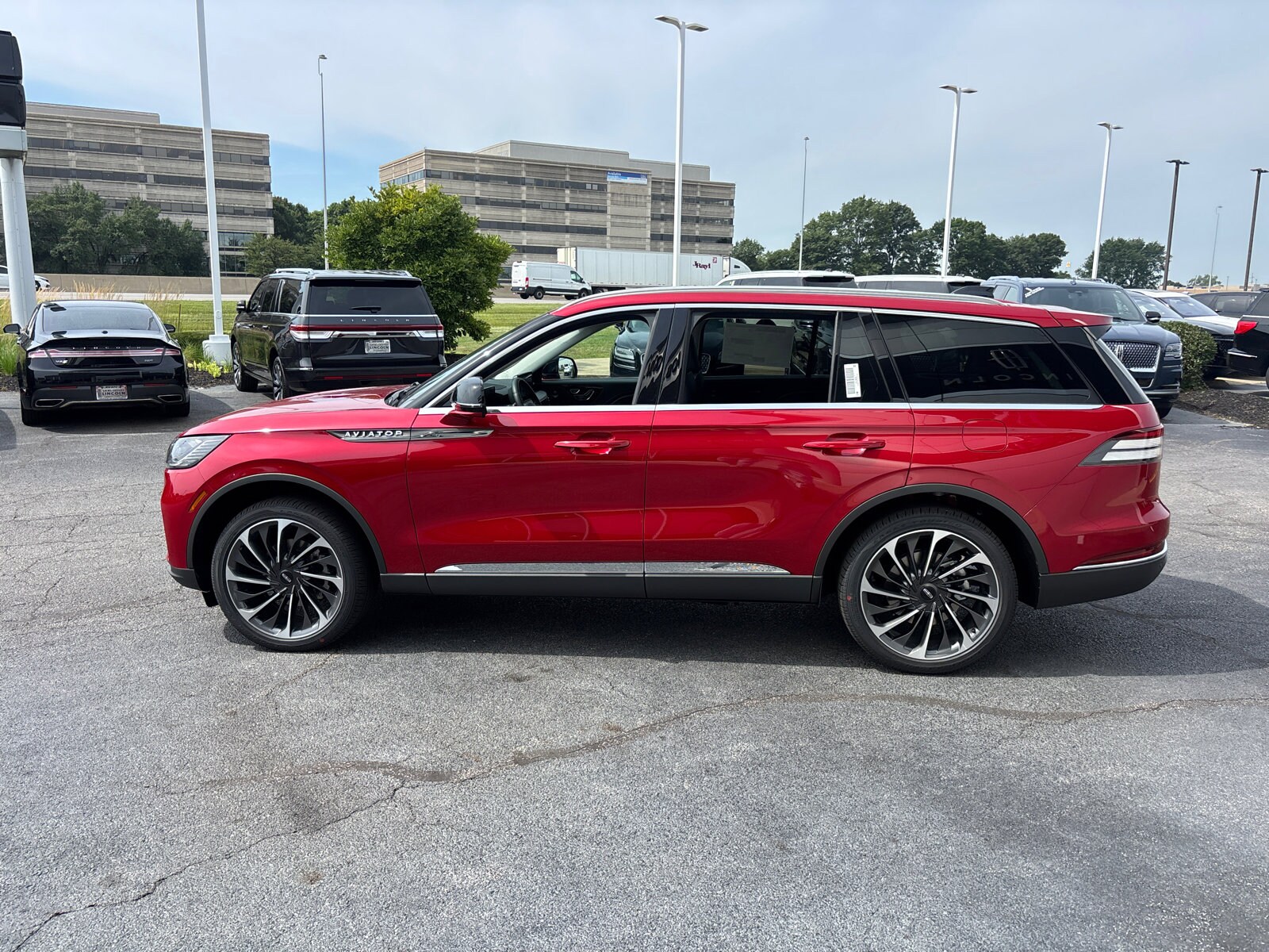 2025 Lincoln Aviator Reserve photo 4
