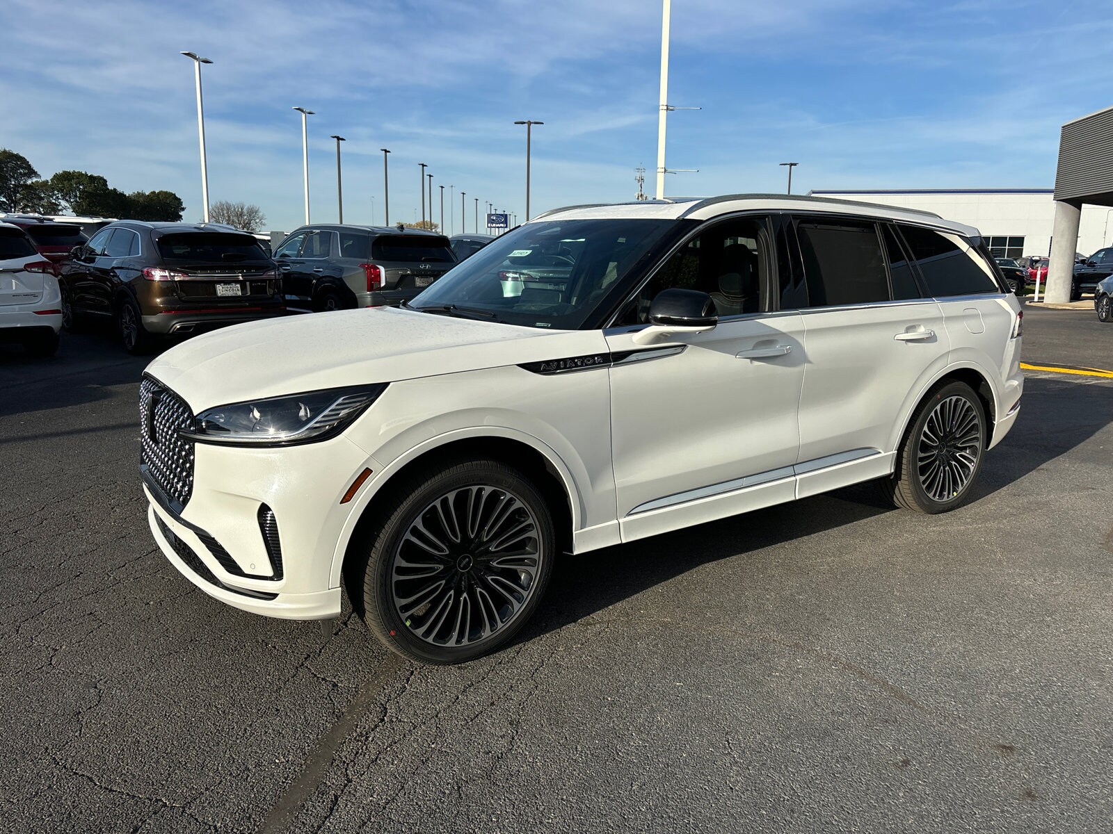 2025 Lincoln Aviator Black Label photo 3