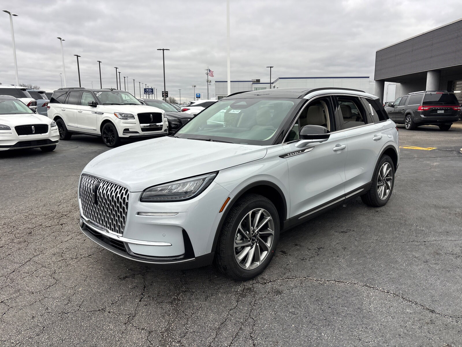 2026 Lincoln Corsair Premiere photo 3