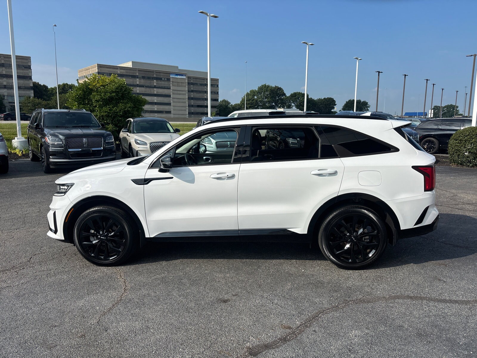 2023 Kia Sorento SX photo 2