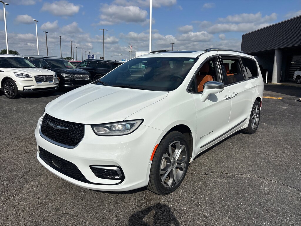 Used 2024 Chrysler Pacifica Pinnacle Van Passenger Van