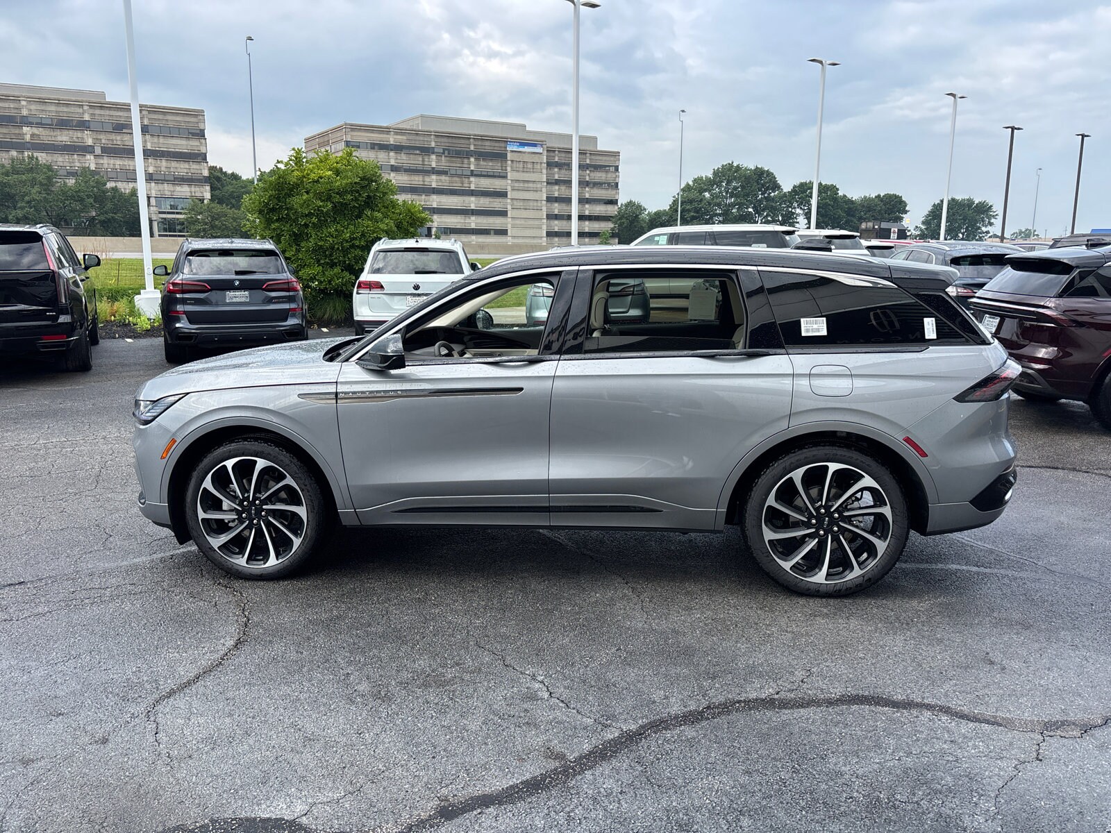 2025 Lincoln Nautilus Black Label photo 4