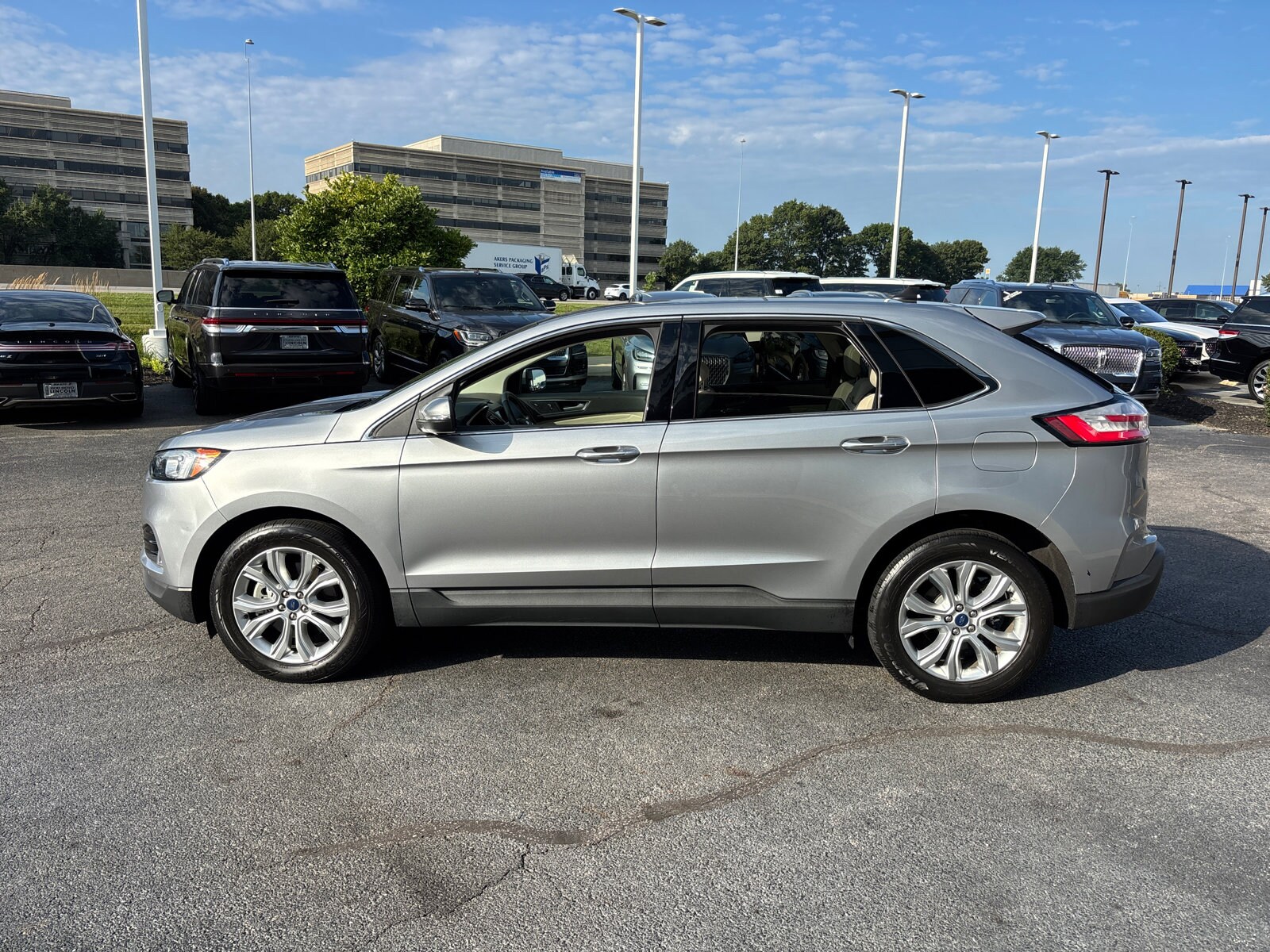 2020 Ford Edge Titanium photo 4