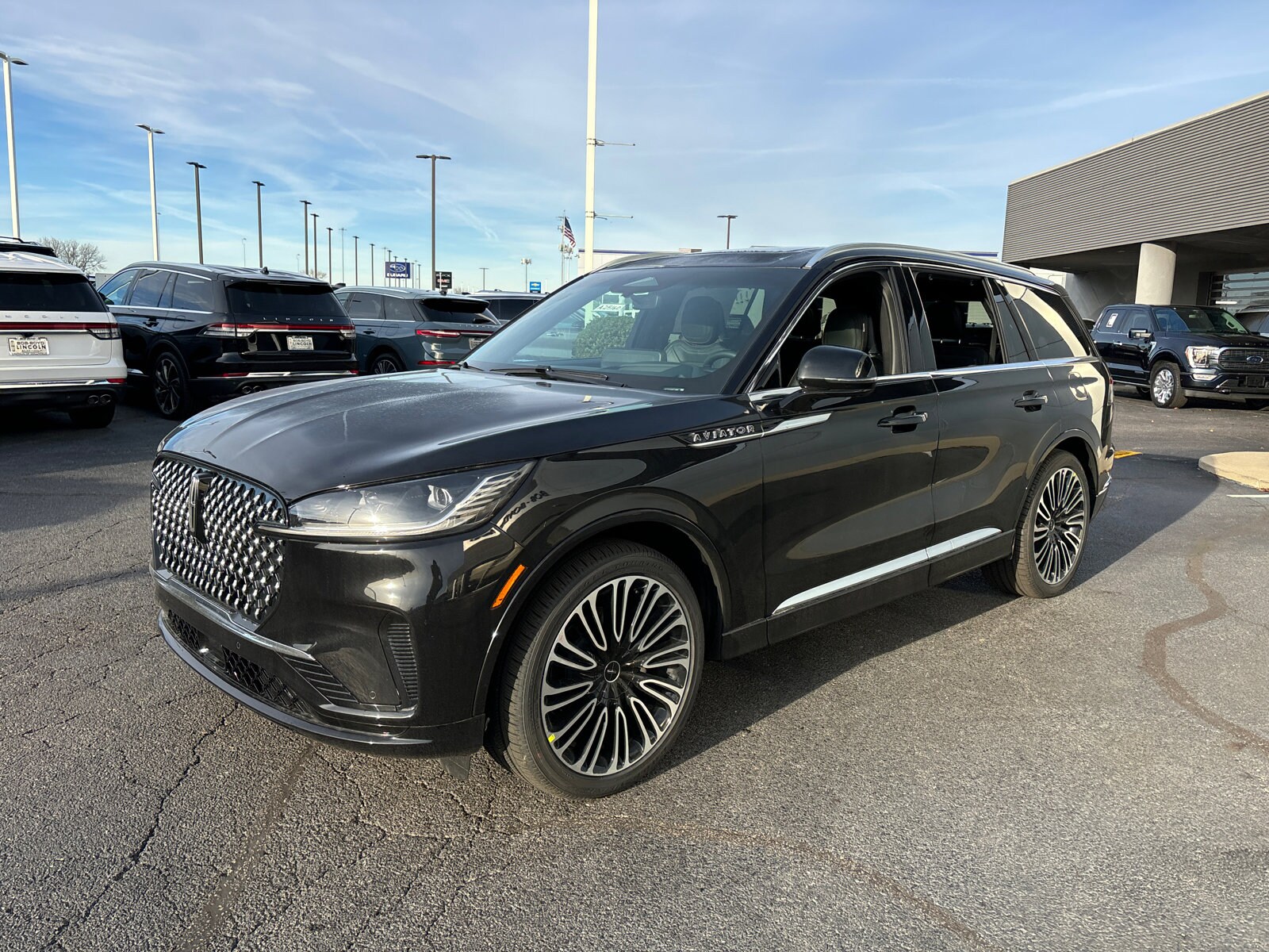 2025 Lincoln Aviator Black Label photo 3