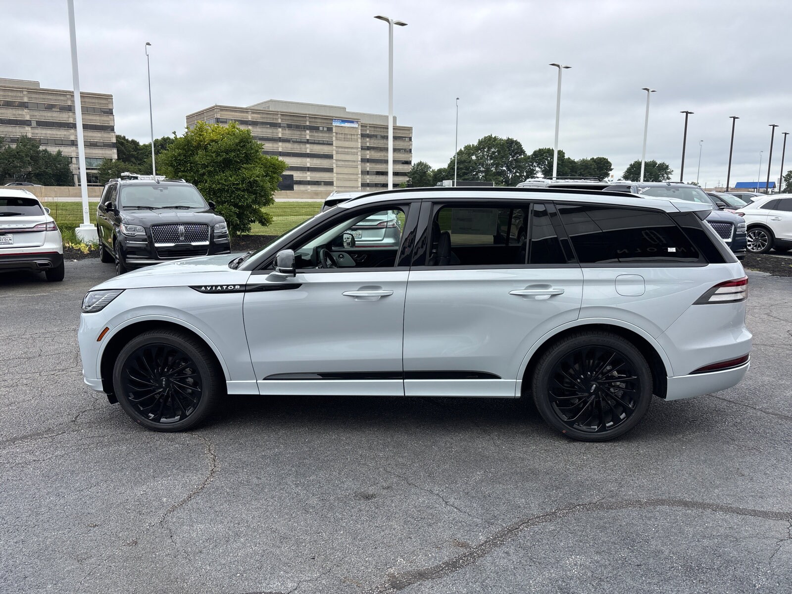 2025 Lincoln Aviator Reserve photo 4