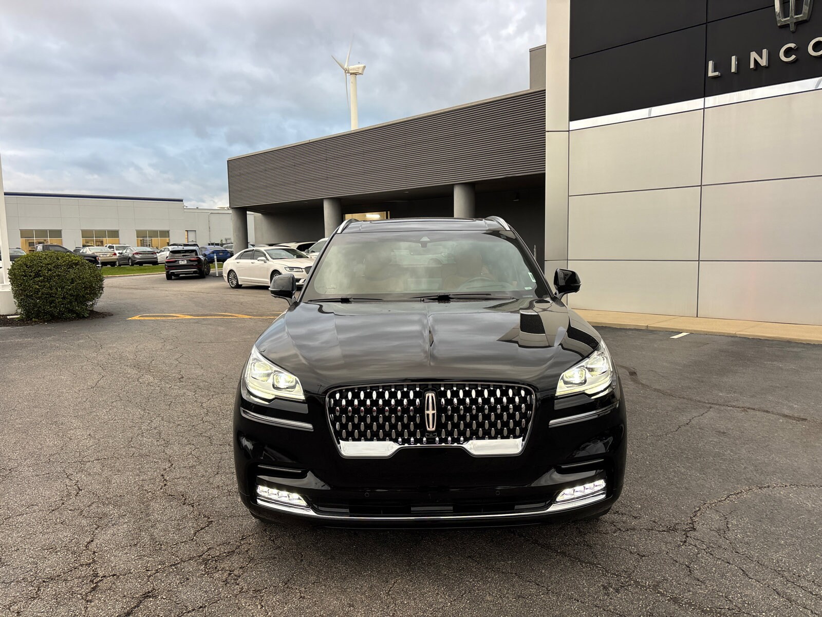 2023 Lincoln Aviator Black Label photo 2