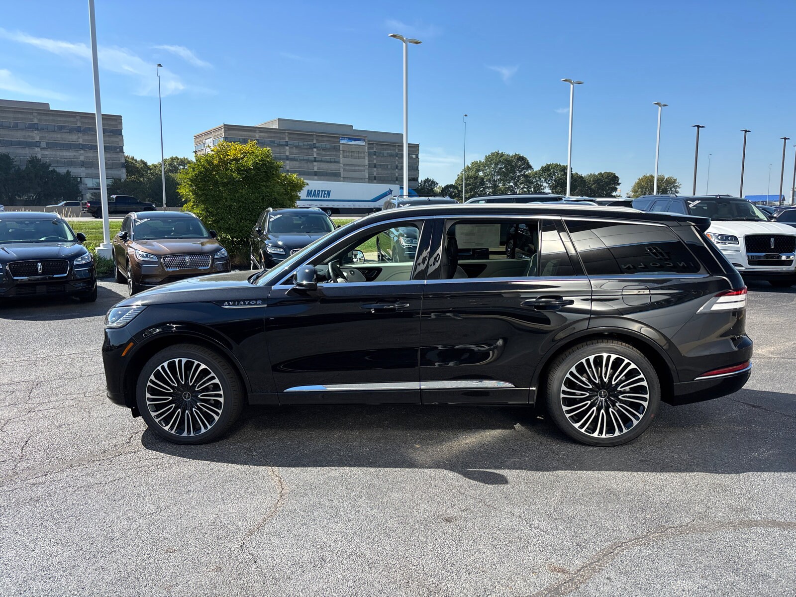 2025 Lincoln Aviator Black Label photo 2