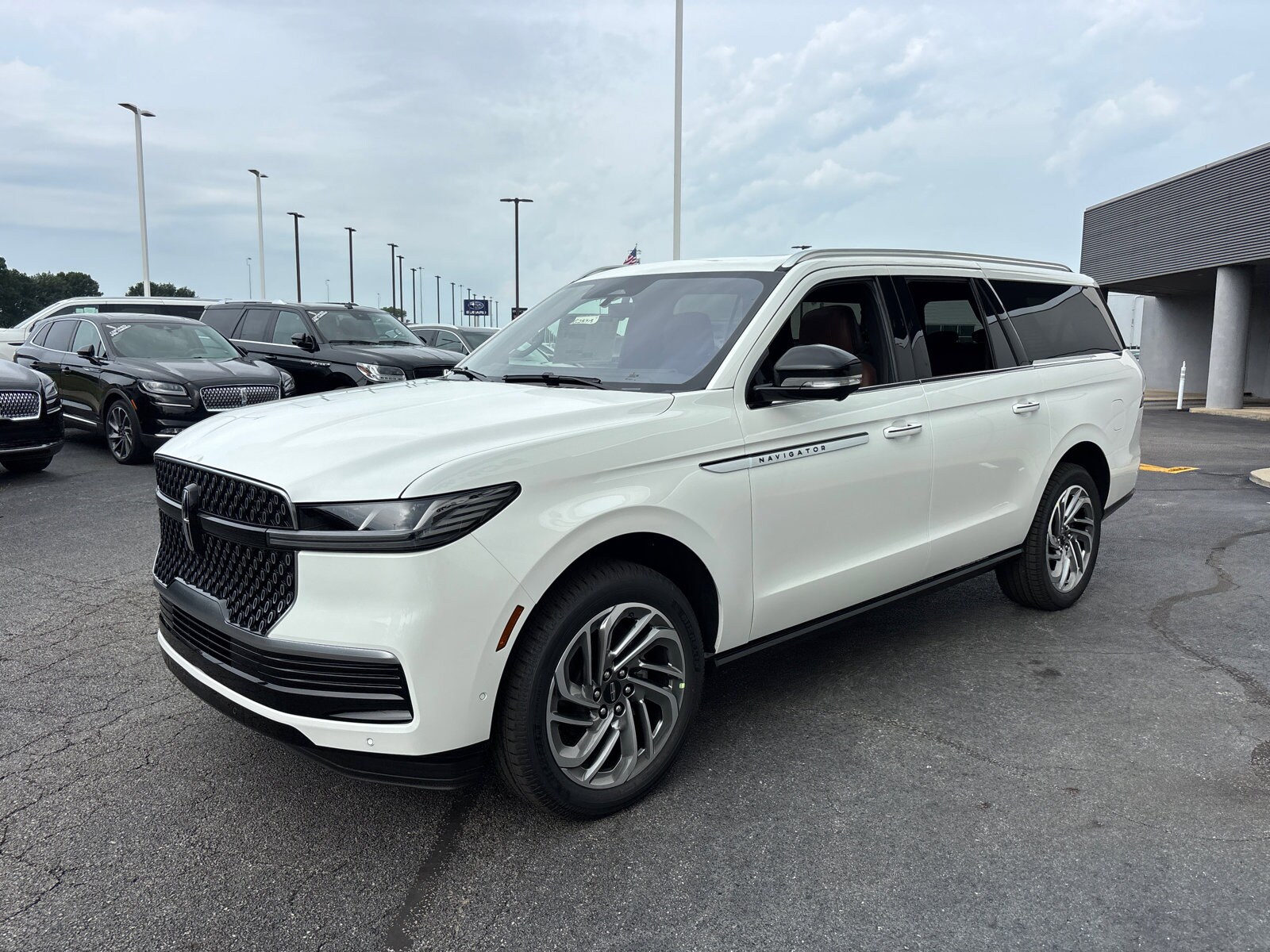 2025 Lincoln Navigator L Reserve photo 2