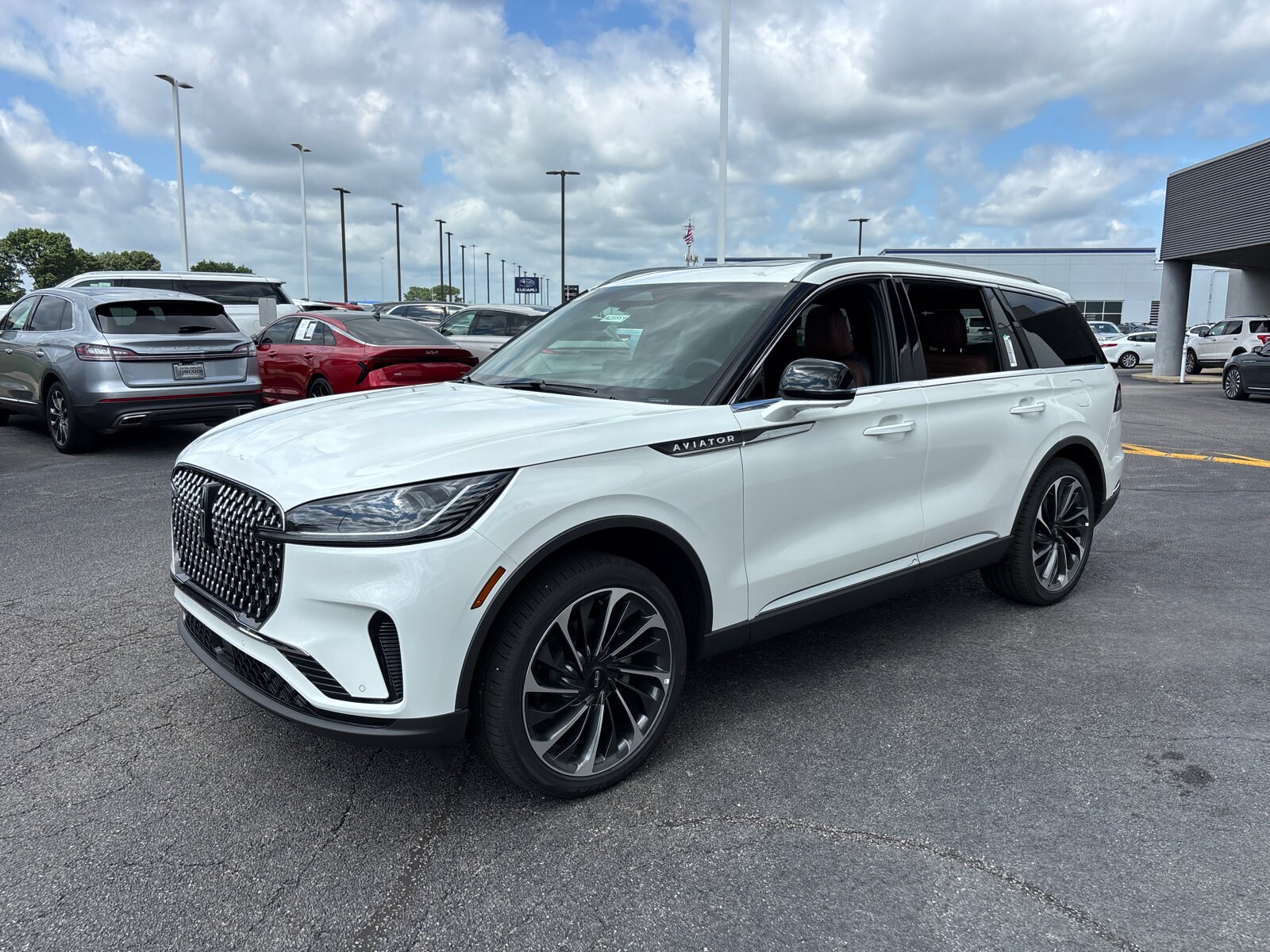 2025 Lincoln Aviator Reserve photo 3