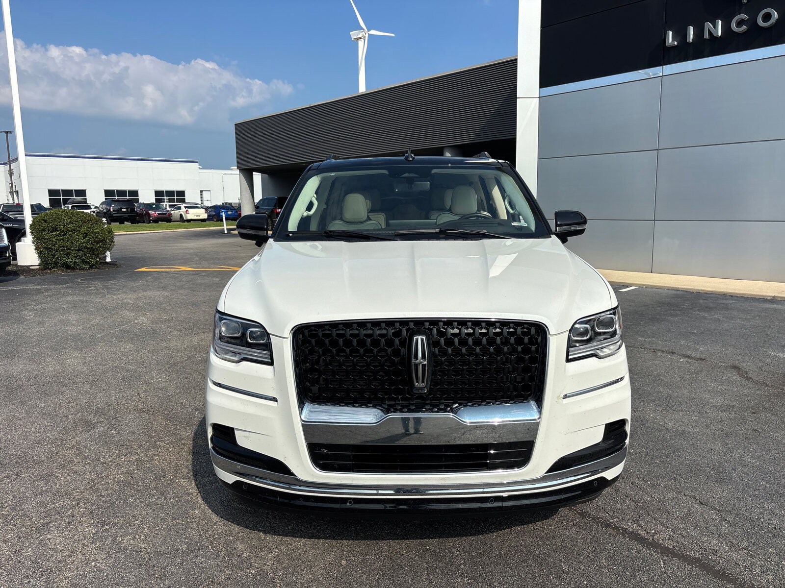 2024 Lincoln Navigator Black Label photo 2