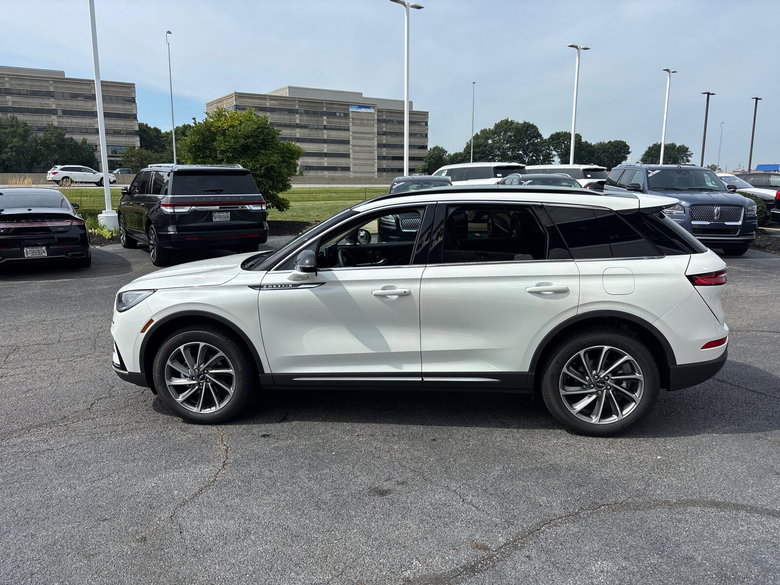 2025 Lincoln Corsair Premiere photo 4