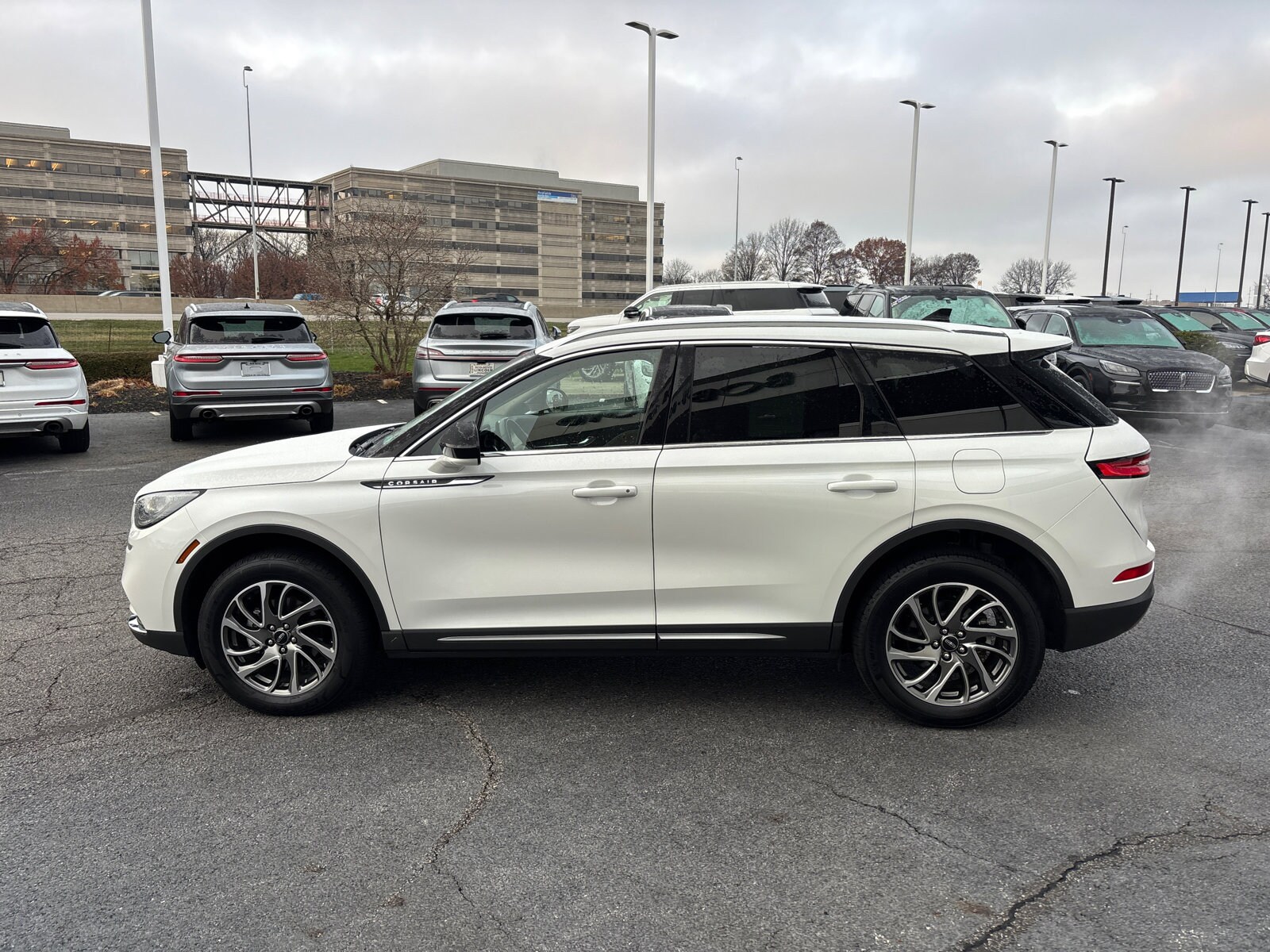 2021 Lincoln Corsair Standard photo 3