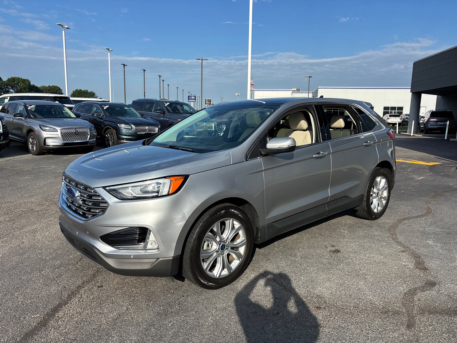 2020 Ford Edge Titanium photo 3