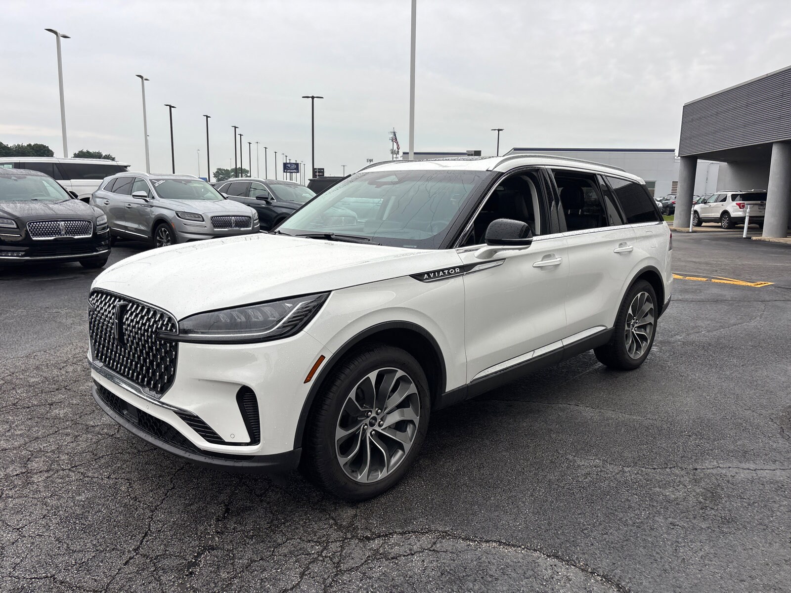 2025 Lincoln Aviator Premiere photo 3