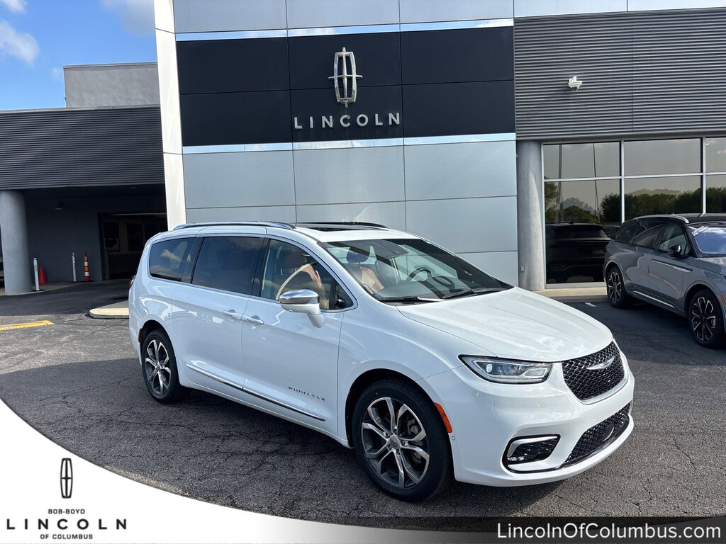 Used 2024 Chrysler Pacifica Pinnacle Van Passenger Van