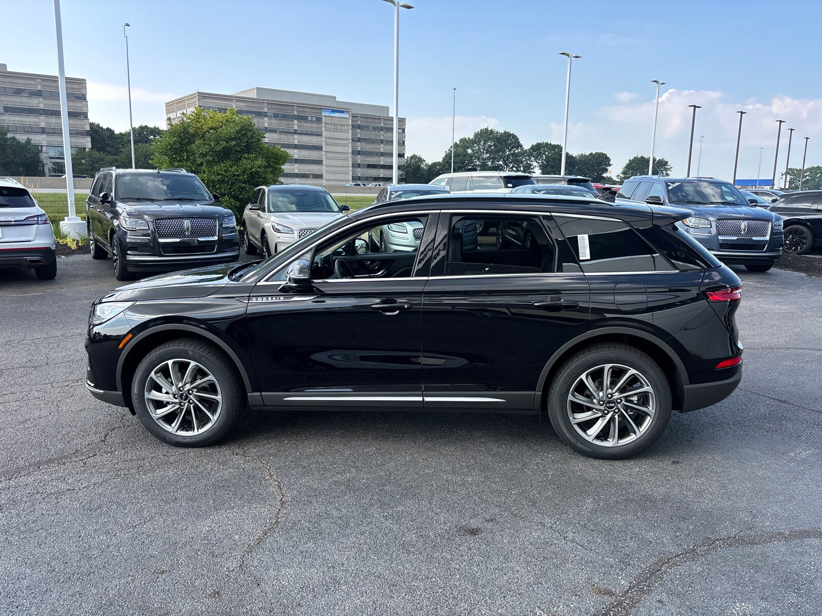 2025 Lincoln Corsair Premiere photo 4
