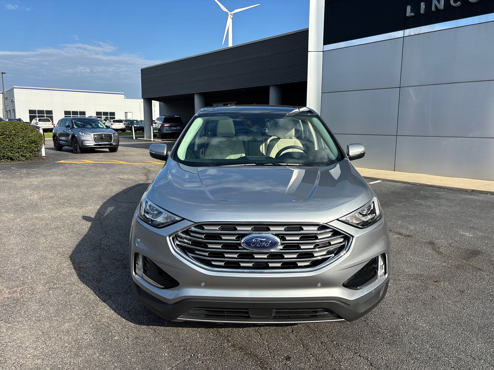 2020 Ford Edge Titanium photo 2