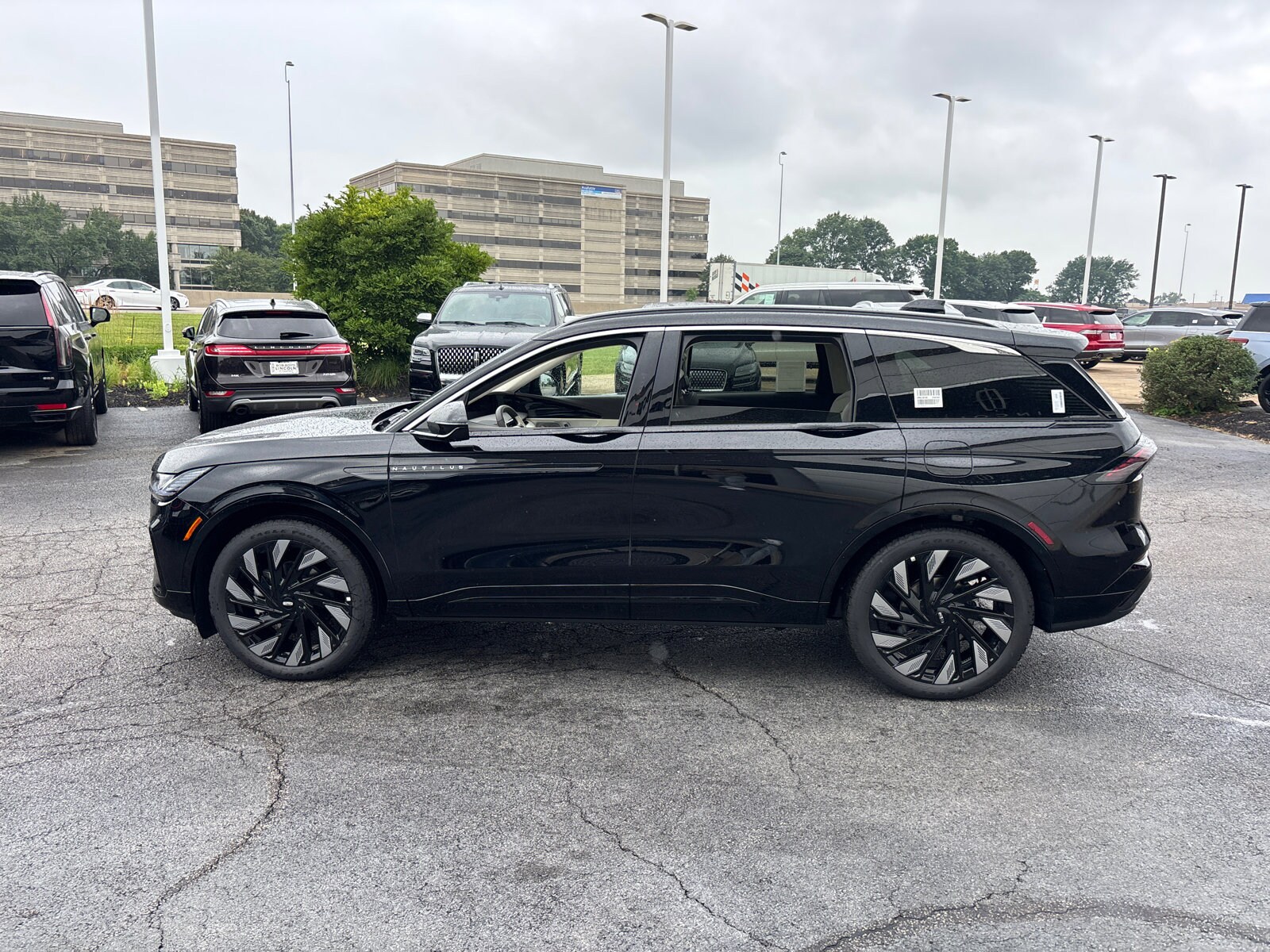 2025 Lincoln Nautilus Black Label photo 4