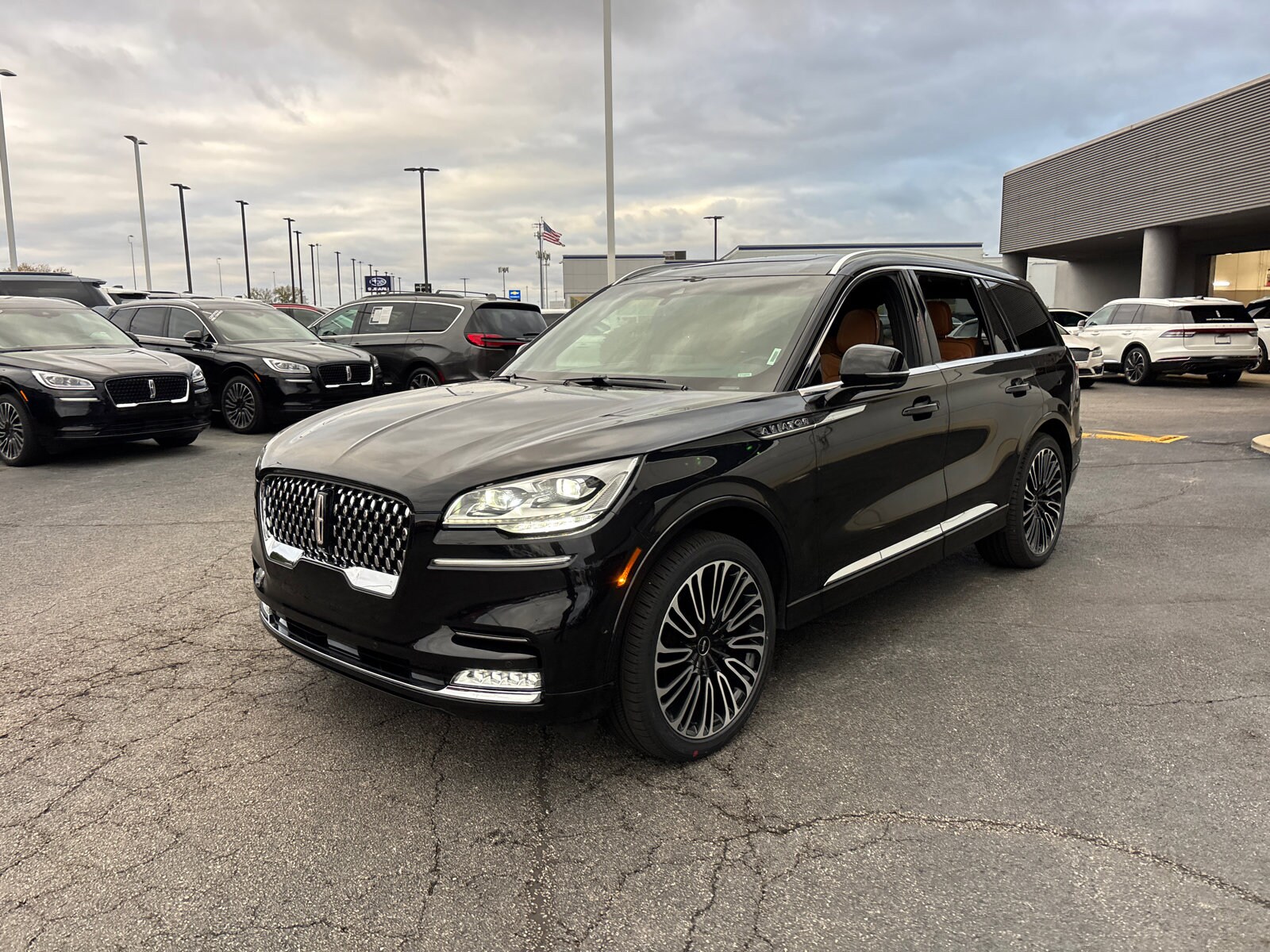 2023 Lincoln Aviator Black Label photo 3