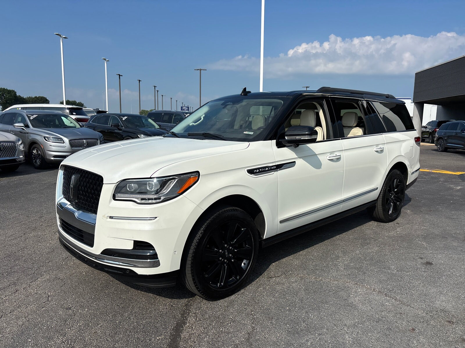 2024 Lincoln Navigator Black Label photo 3
