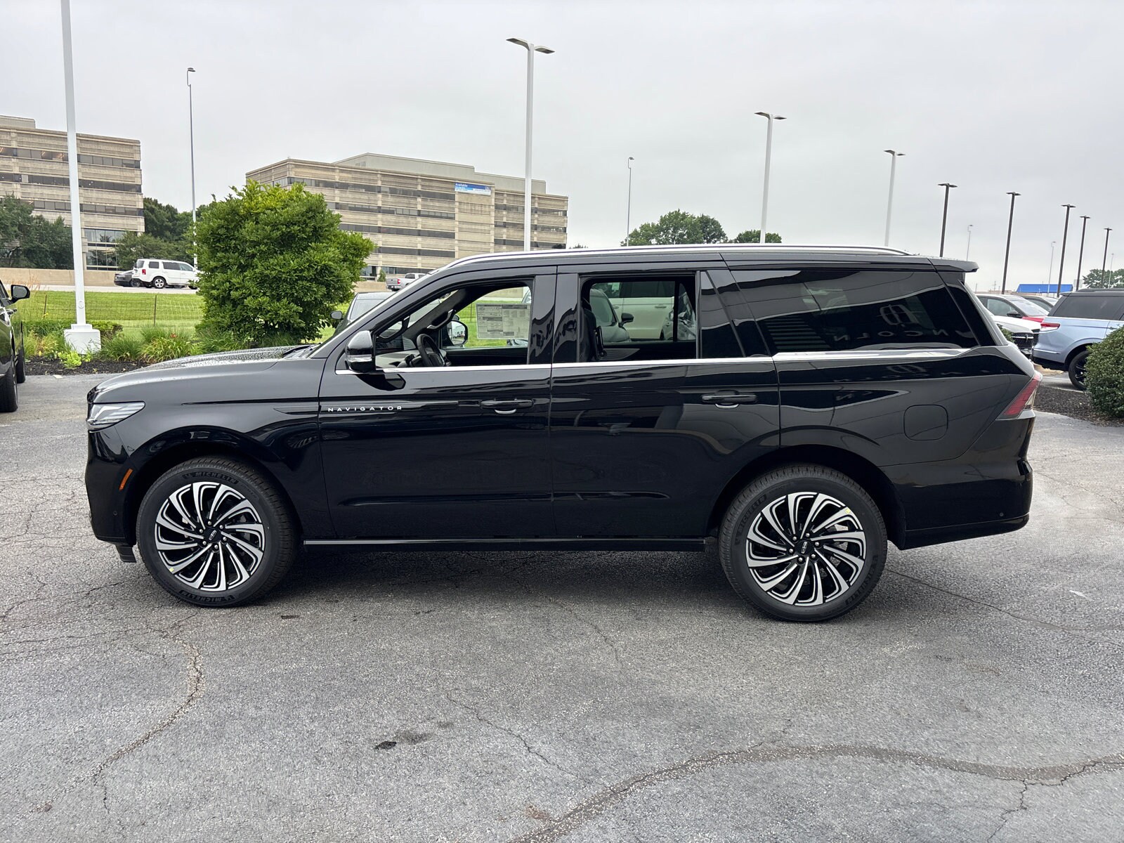 2025 Lincoln Navigator Black Label photo 4
