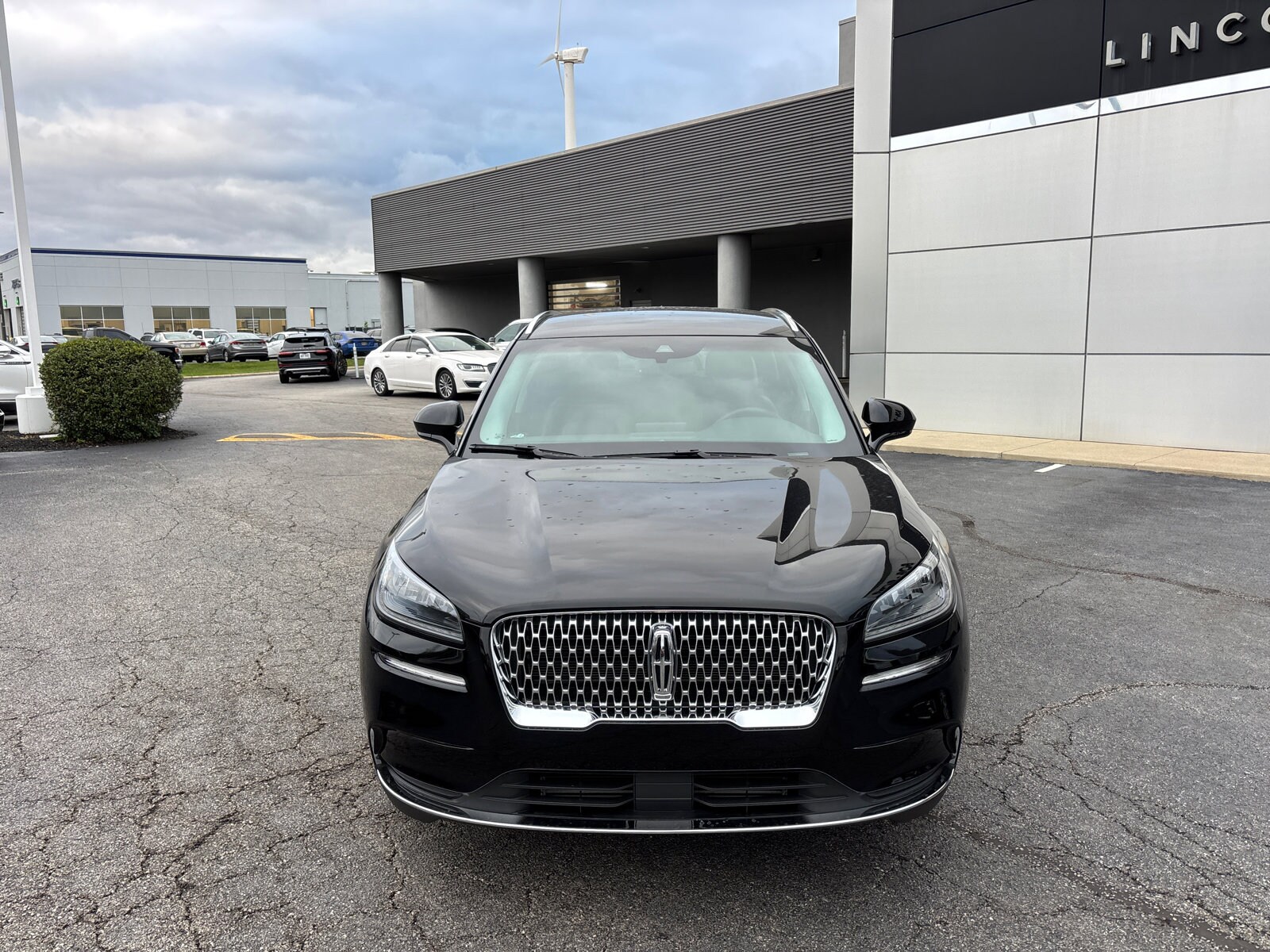 2022 Lincoln Corsair Standard photo 2