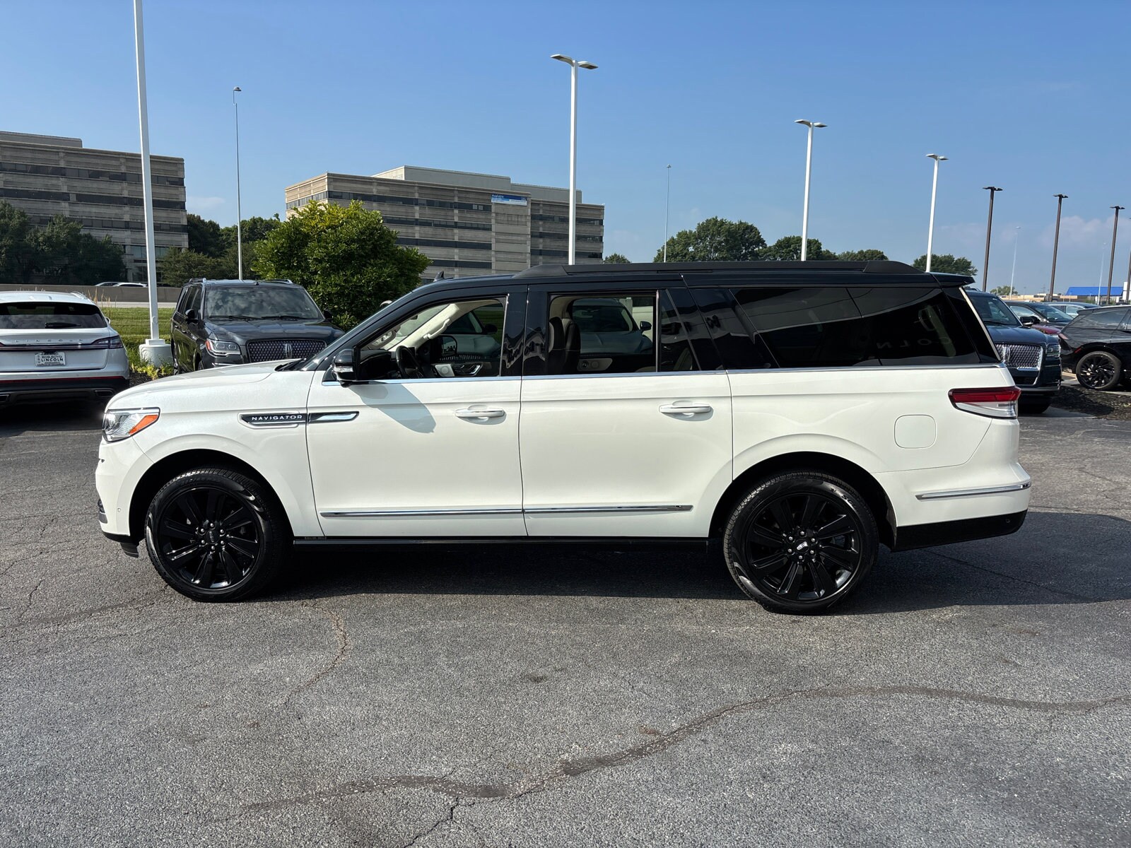 2024 Lincoln Navigator Black Label photo 4