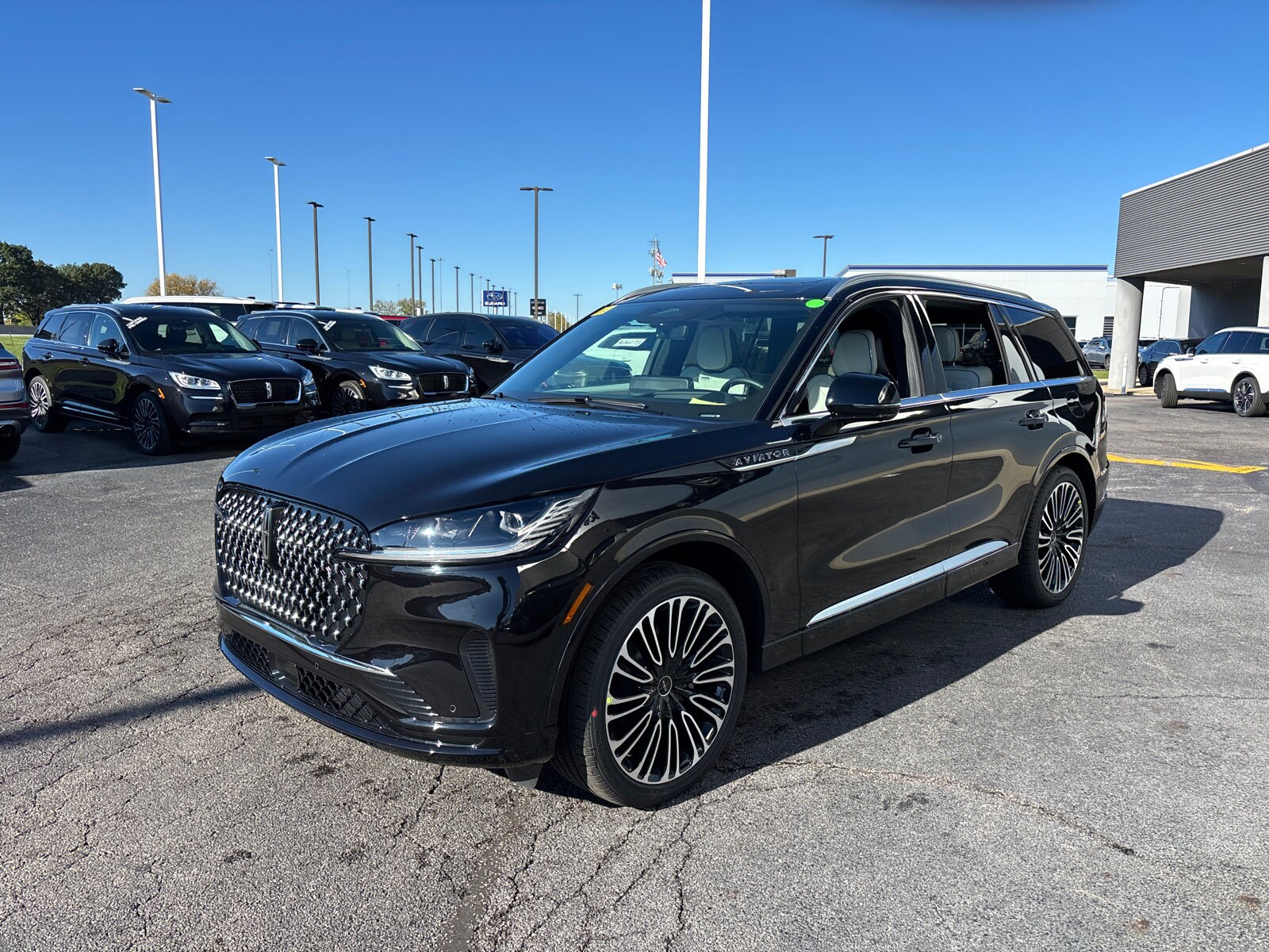 2026 Lincoln Aviator Black Label photo 3