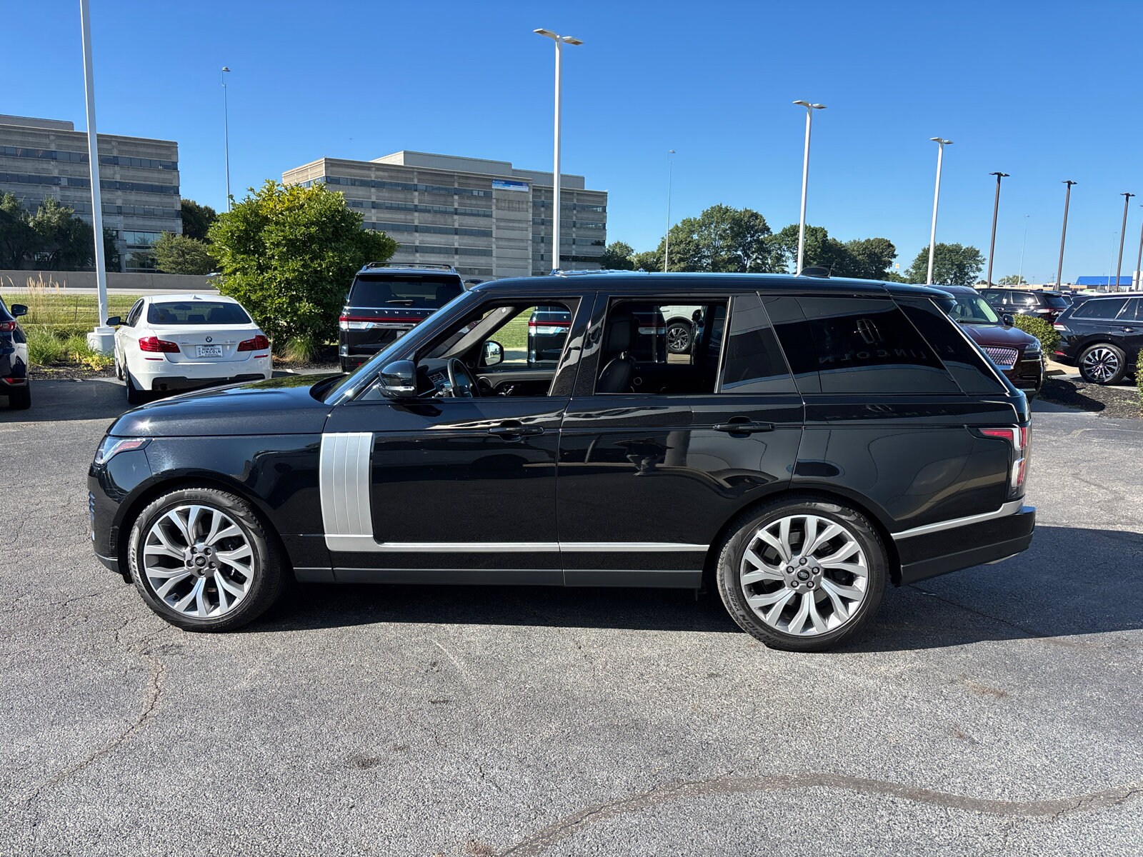2022 Land Rover Range Rover P525 HSE HSE Westminster Edition photo 2