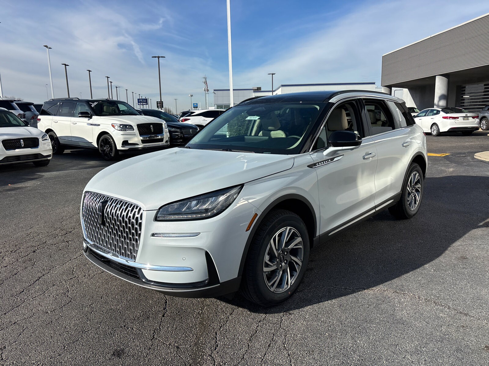 2026 Lincoln Corsair Premiere photo 3