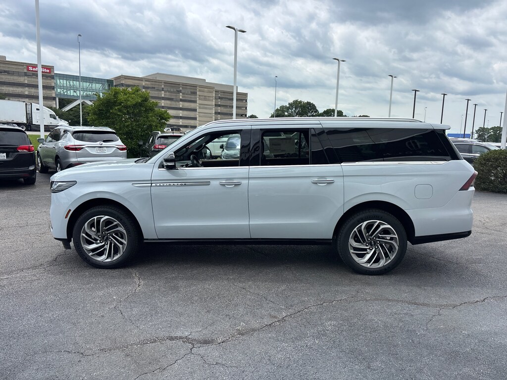New 2026 Lincoln Navigator L Reserve SUV