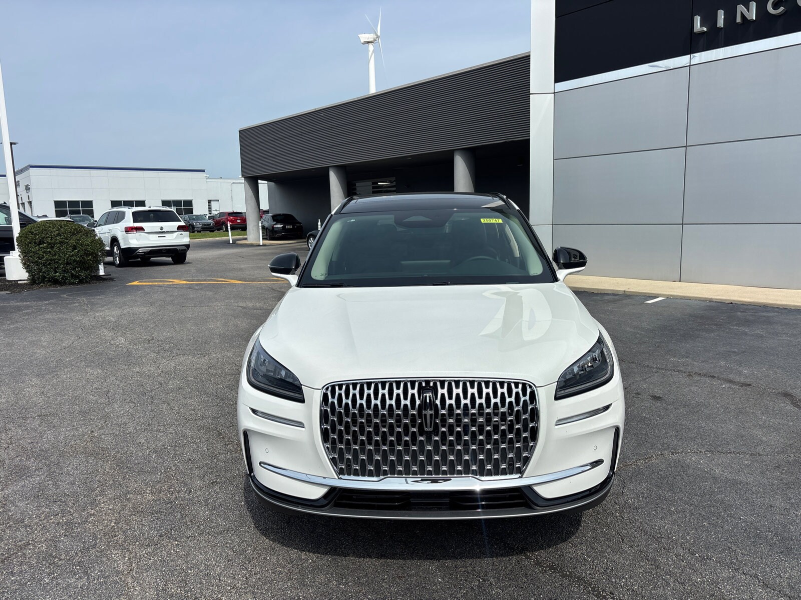 2025 Lincoln Corsair Premiere photo 2