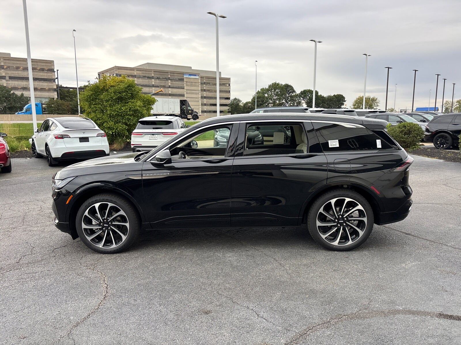 2026 Lincoln Nautilus Black Label photo 4