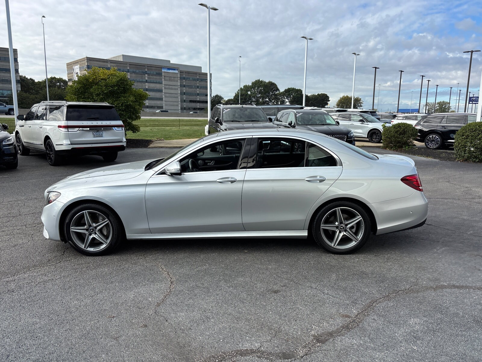 2019 Mercedes Benz E 300 Sedan photo 4