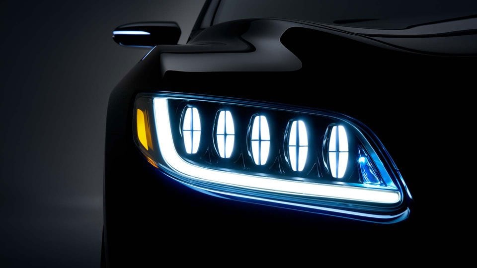 Lincoln-Continental-concept-HEADLIGHT-960p.jpg