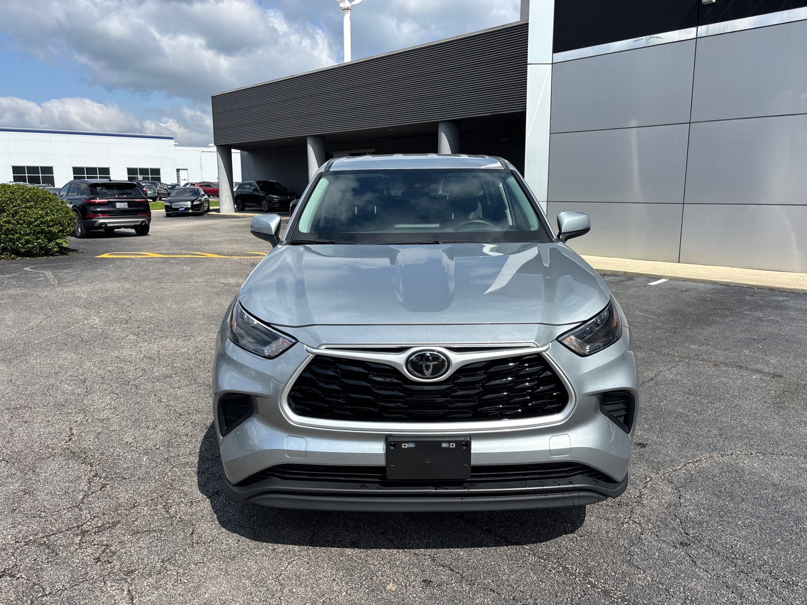 Used 2023 Toyota Highlander L with VIN 5TDKDRAH4PS048226 for sale in Columbus, OH