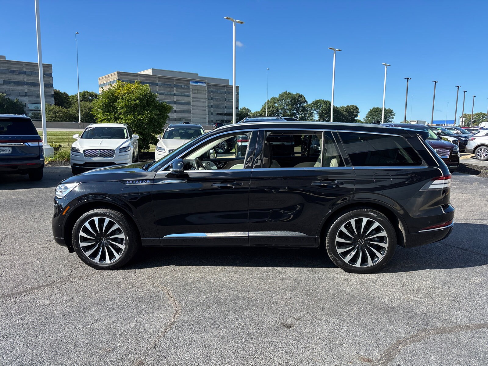 2023 Lincoln Aviator Black Label Grand Touring photo 2