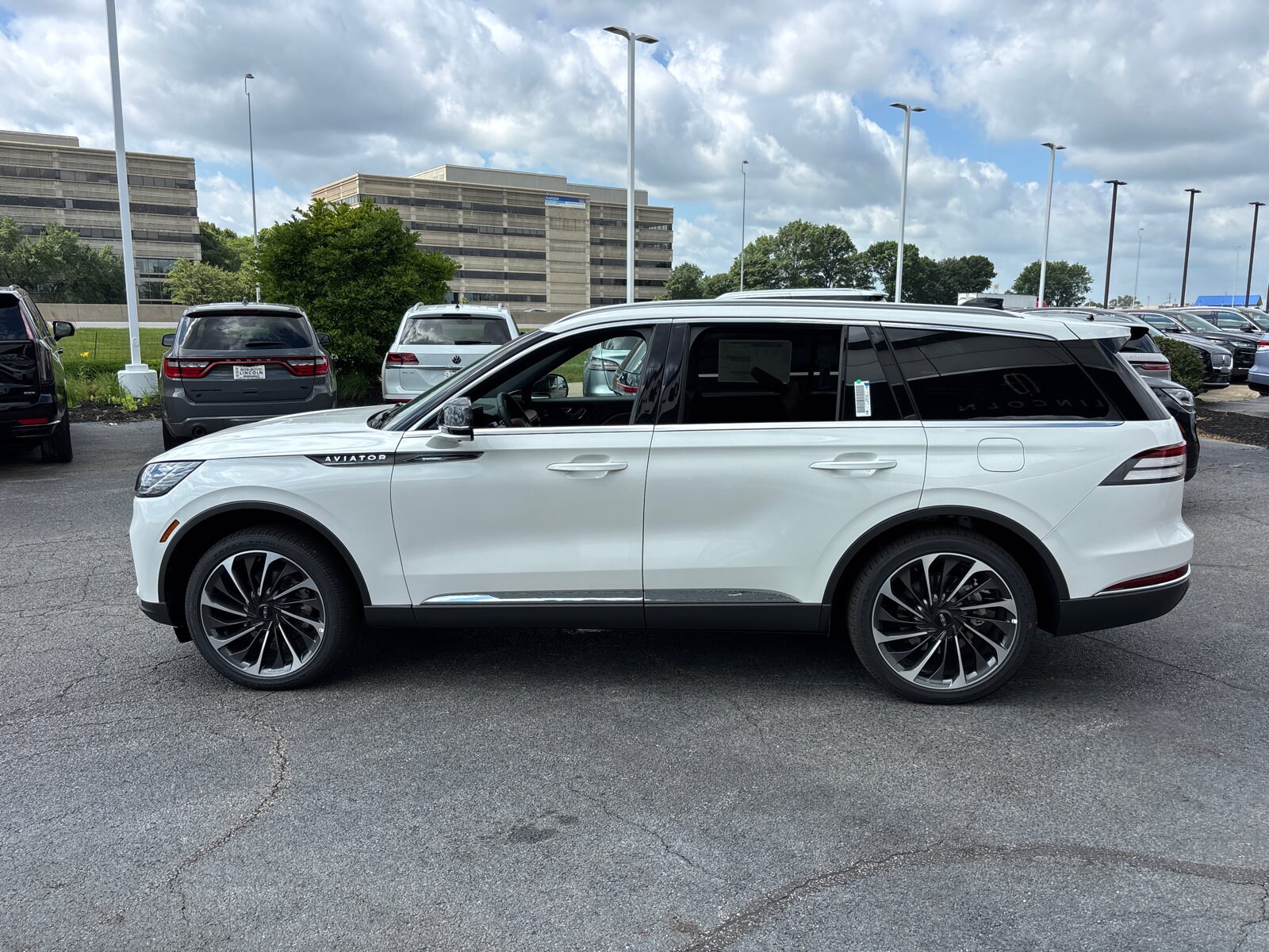 2025 Lincoln Aviator Reserve photo 4