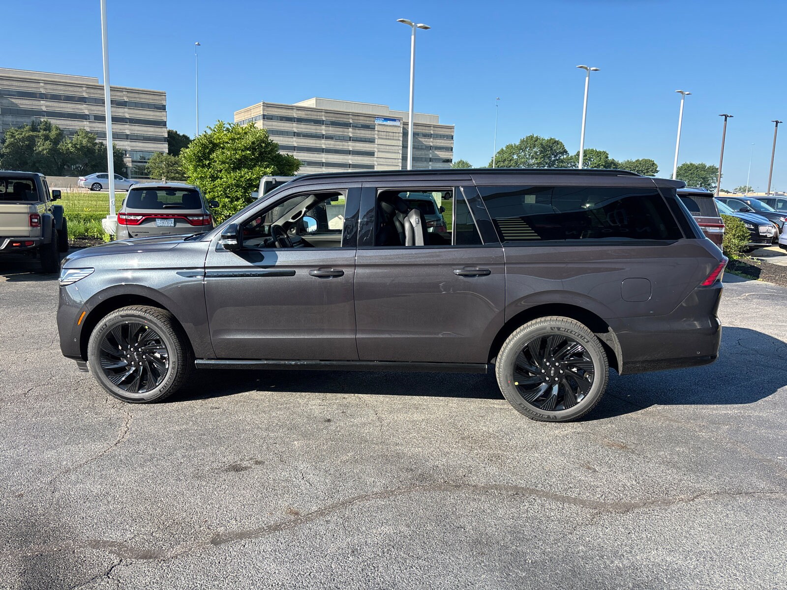 2025 Lincoln Navigator L Reserve photo 4