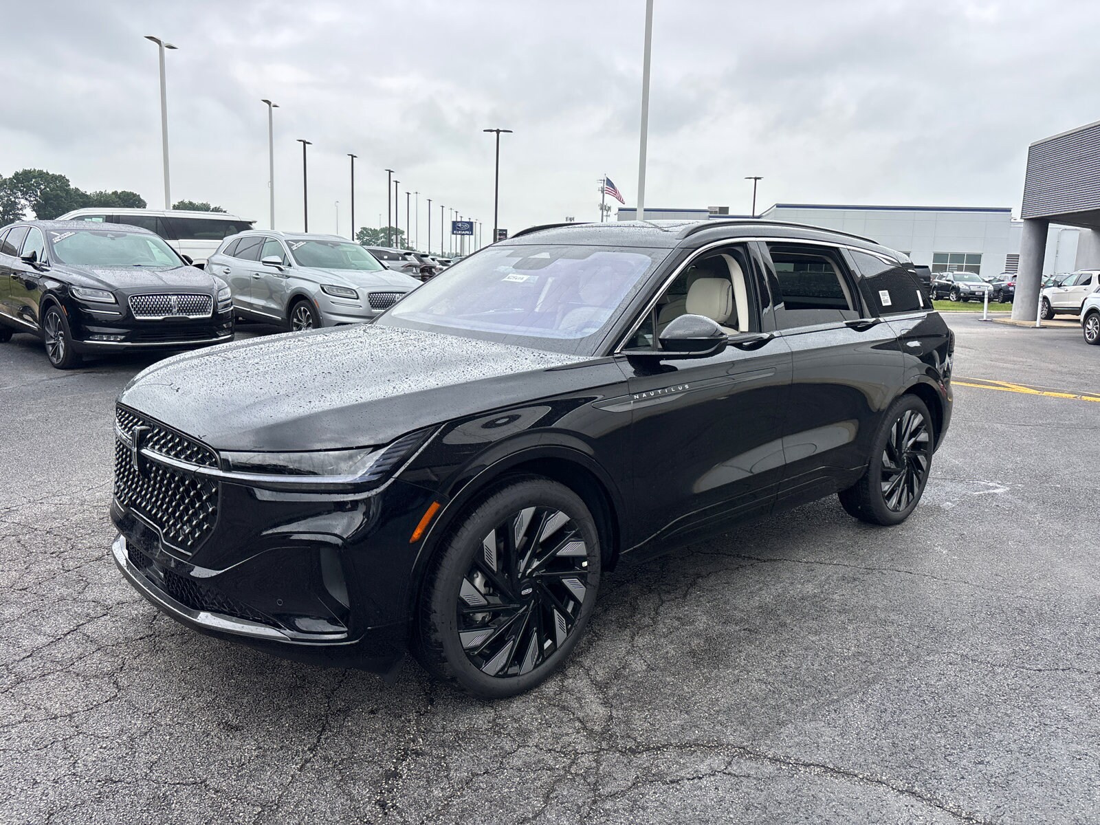 2025 Lincoln Nautilus Black Label photo 3
