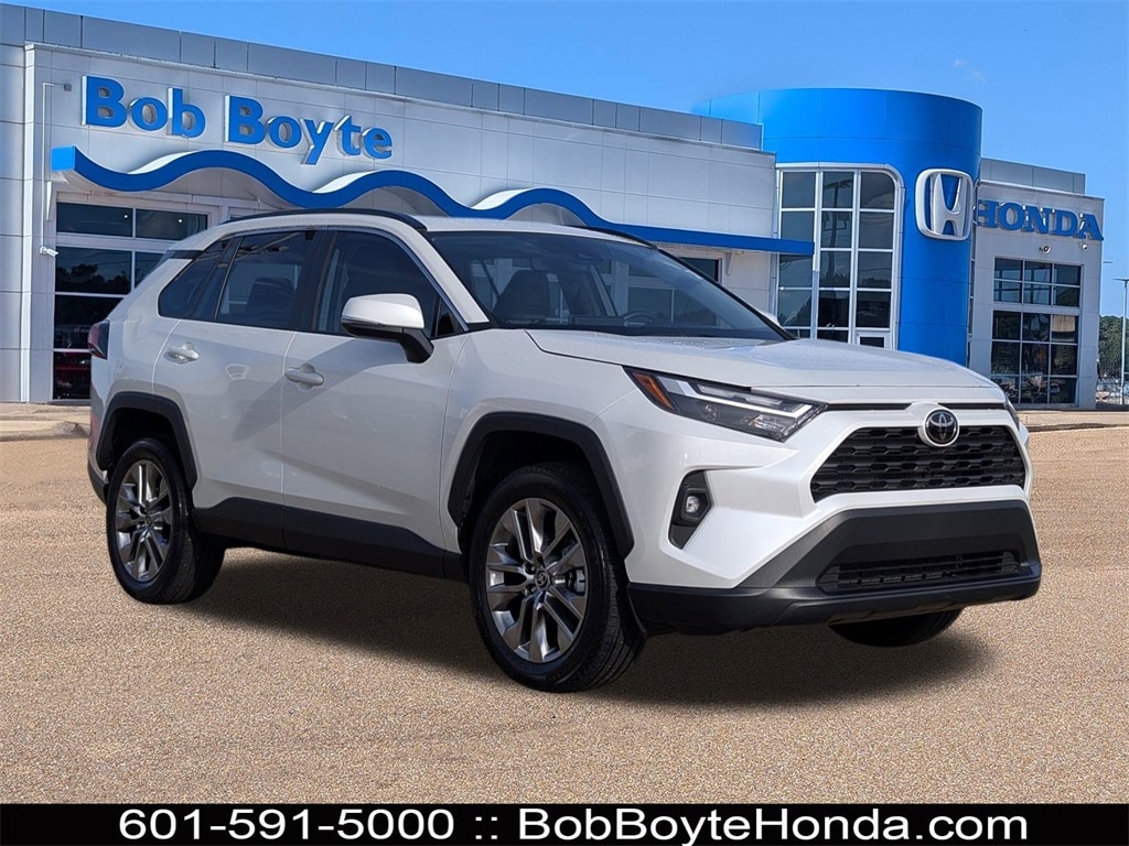 2024 Toyota RAV4 XLE Premium's photo