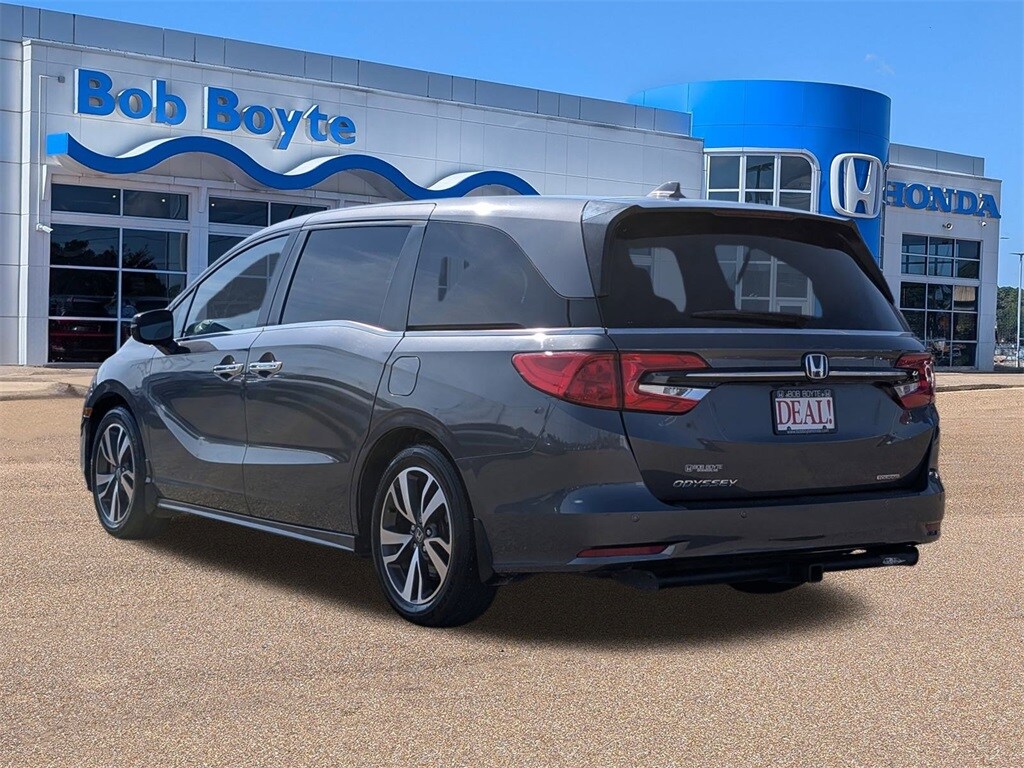 2022 Honda Odyssey Touring photo 2