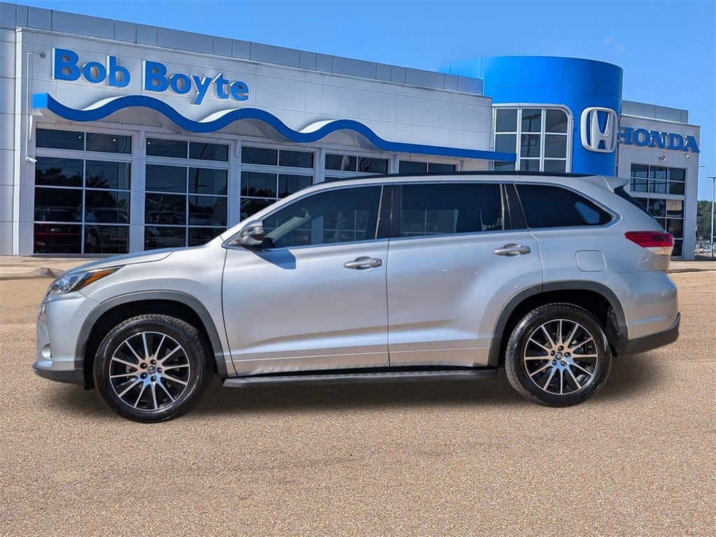 Used 2017 Toyota Highlander SE with VIN 5TDKZRFH4HS191138 for sale in Pearl, MS
