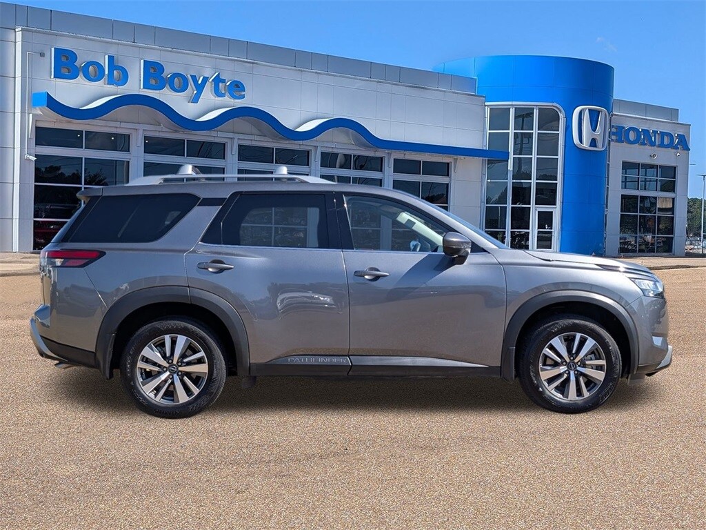 Used 2024 Nissan Pathfinder SL SUV