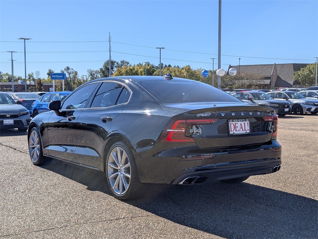 Used 2019 Volvo S60 T6 Momentum Sedan