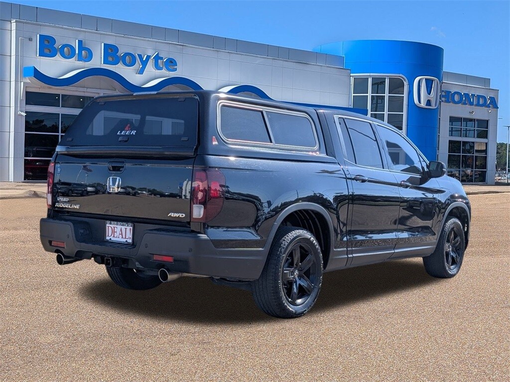 2022 Honda Ridgeline Black Edition photo 2