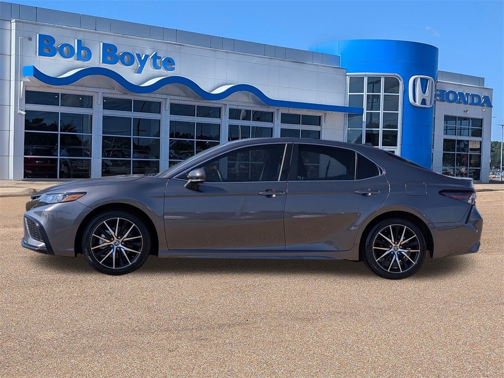 Used 2023 Toyota Camry SE Sedan