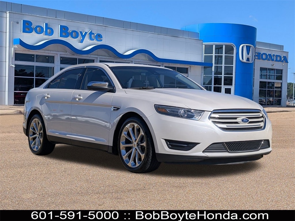 2015 Ford Taurus Limited's photo